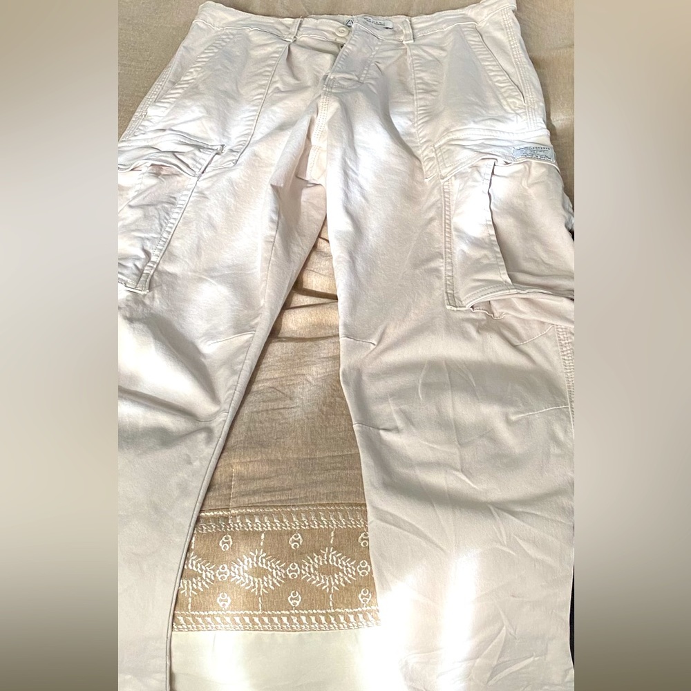 Zara White Colored Cargo Pants. Size 31 x 30 only worn twice, great condition!